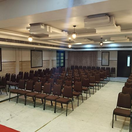 Hotel Mayas Tiruchirappalli Exterior foto