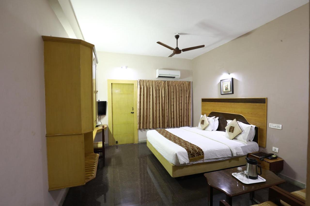 Hotel Mayas Tiruchirappalli Exterior foto