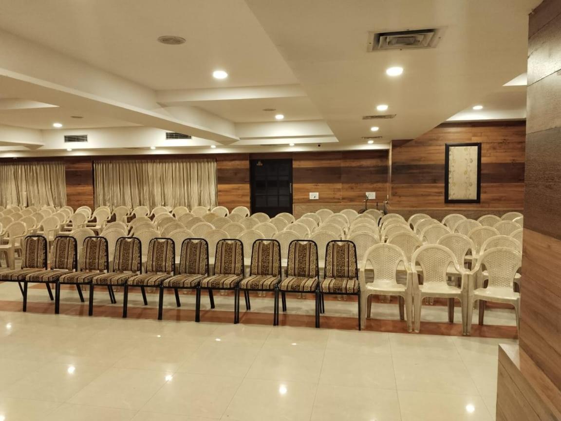 Hotel Mayas Tiruchirappalli Exterior foto