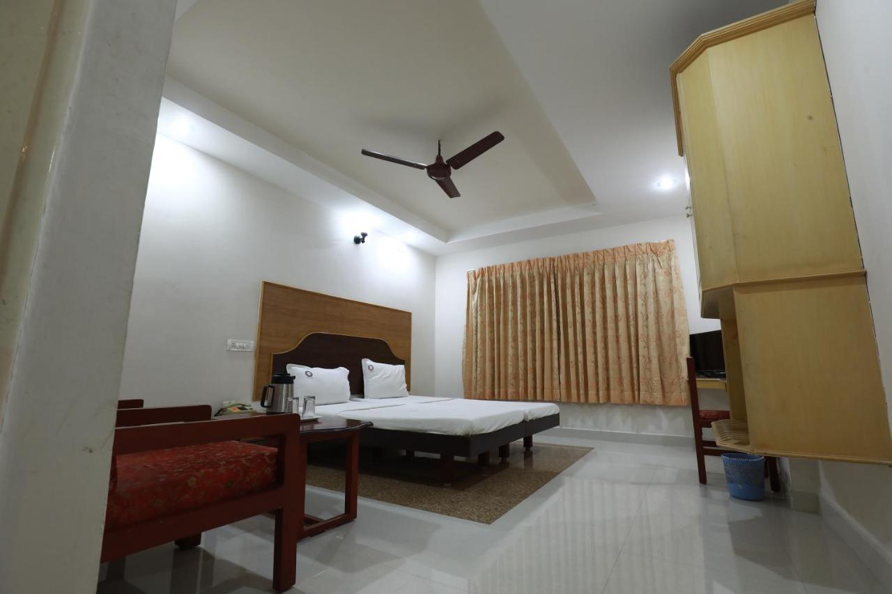Hotel Mayas Tiruchirappalli Exterior foto